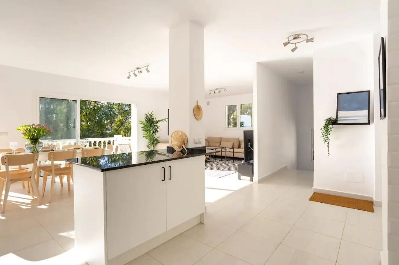 Modern Villa With Private Pool ミハス