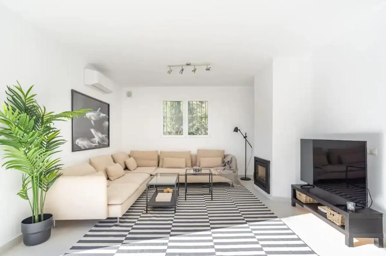 Modern Villa With Private Pool ミハス 別荘